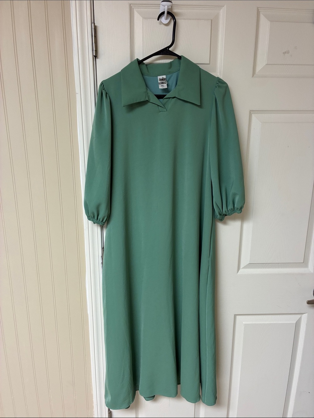 Classic Green Midi Dress with Puff Sleeves